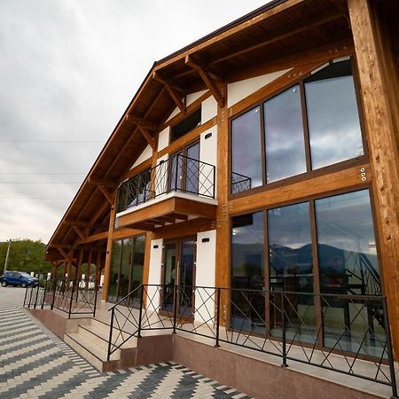 Pensiunea Subcarpati Călimăneşti エクステリア 写真