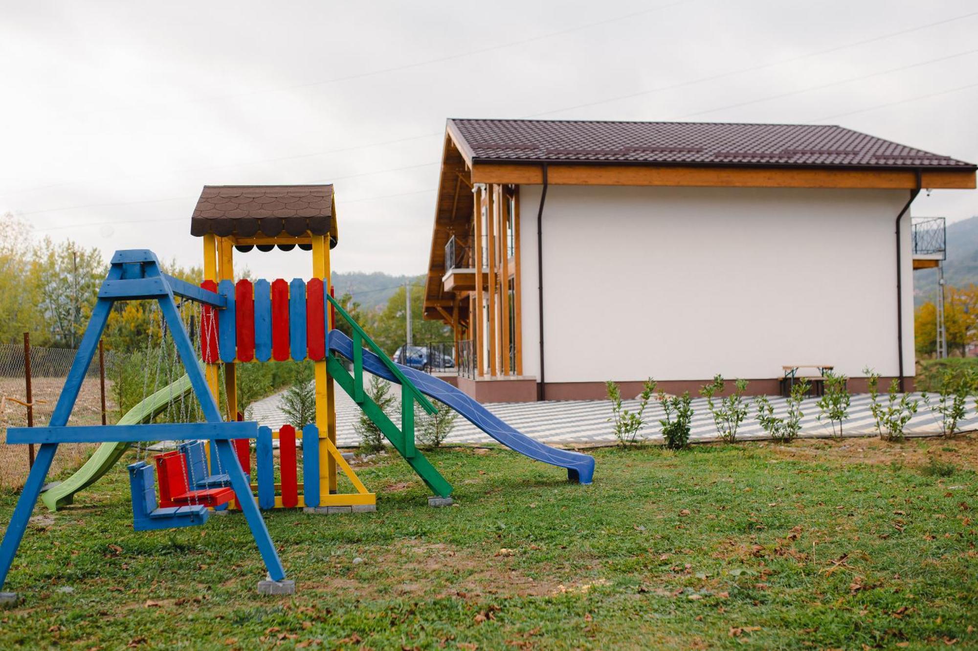 Pensiunea Subcarpati Călimăneşti エクステリア 写真