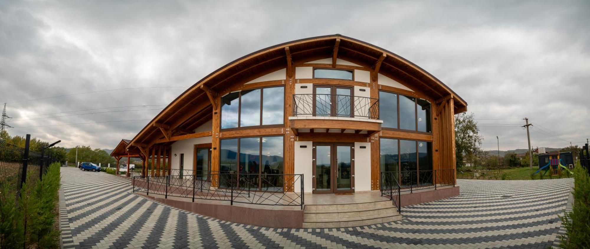 Pensiunea Subcarpati Călimăneşti エクステリア 写真